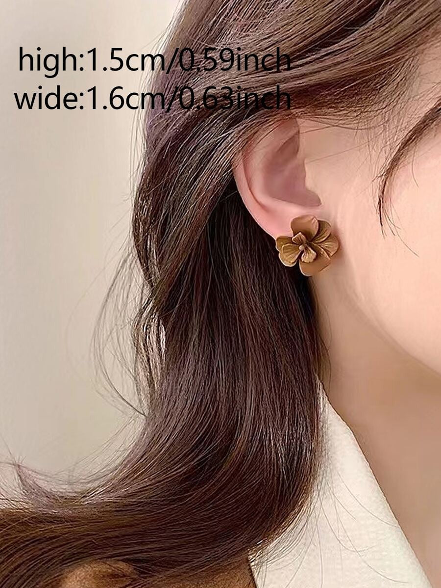 SHEIN زوج أقراط ناعمة على شكل زهرة
