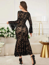 SHEIN Modelyn فستان اسود بأكمام واسعة مزخرف بالورود
