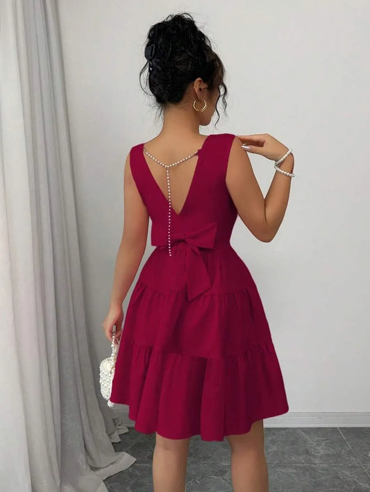 SHEIN Elenzga فستان نسائي عنابي بسلسلة لؤلؤ بدون أكمام