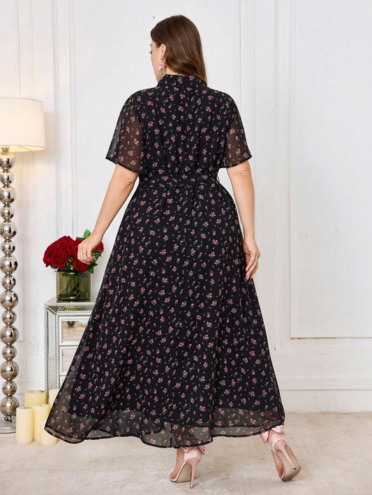 SHEIN Modelyn فستان مطبوع بنقشة زهور للمقاسات الكبيرة