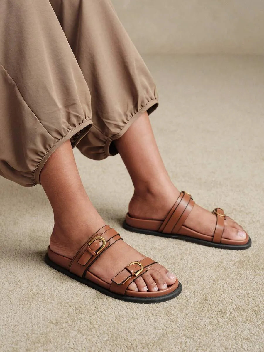 SHEIN Solecia صنادل نسائية بنية مسطحة ومريحة للشاطئ
