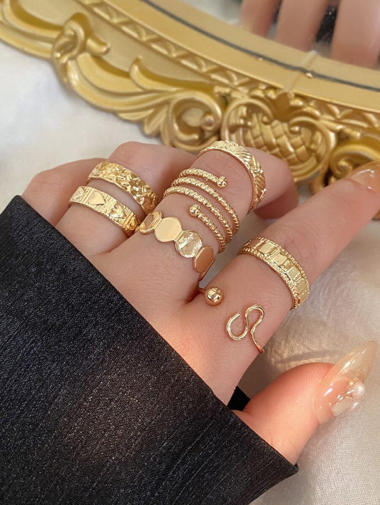 SHEIN طقم 7 خواتم ذهبية بشكل قلوب ونجوم