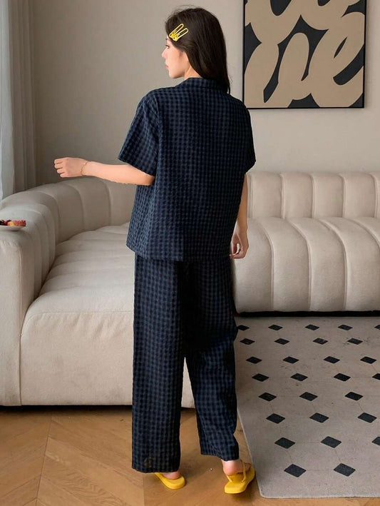 SHEIN طقم بيجامة مخططة برسوم مطرزة