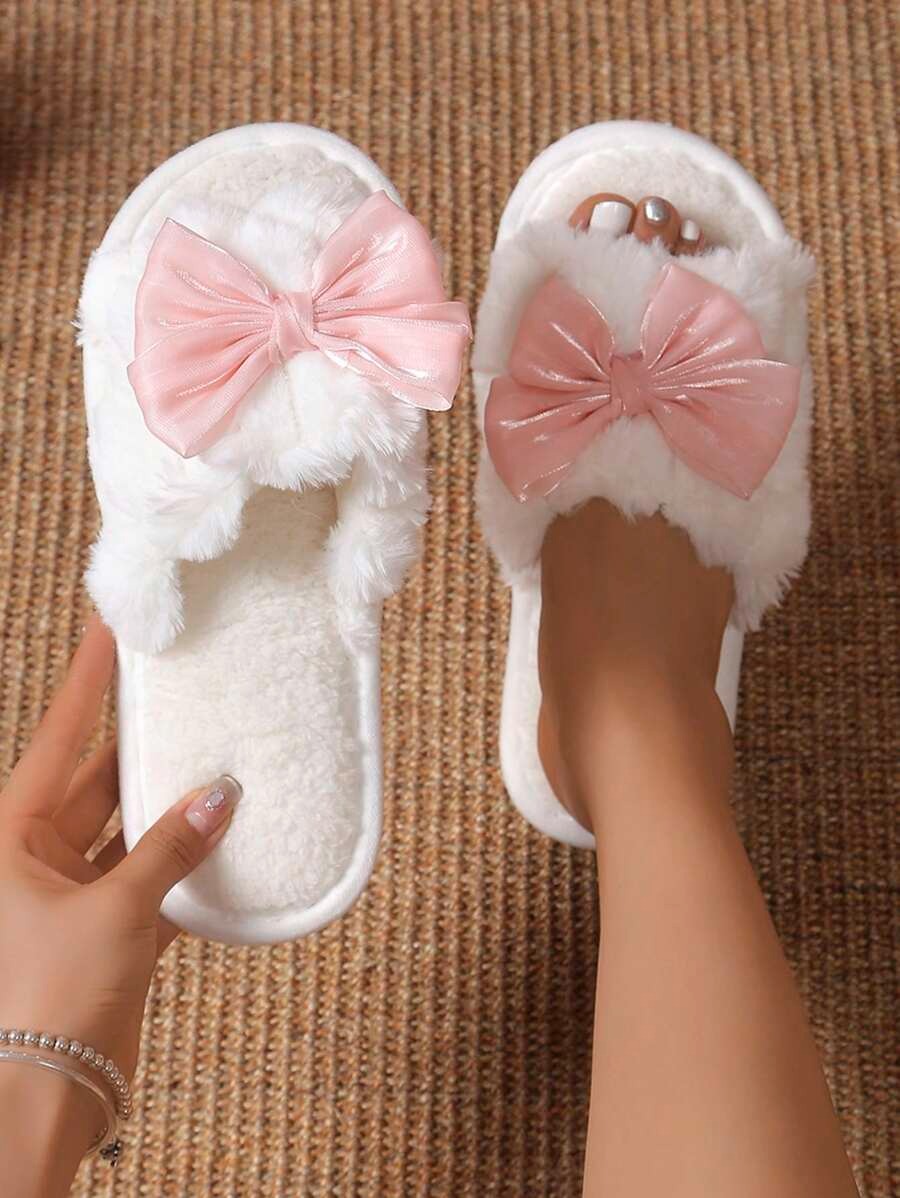 SHEIN شبشب نسائي منزلي أبيض فرو بشكل فيونكة وردية