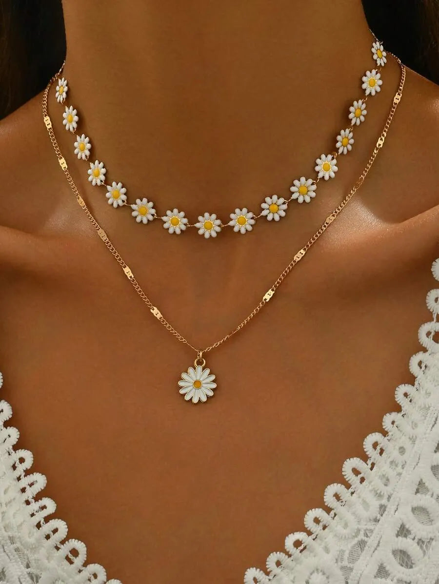 SHEIN مجموعة 2 قطعة قلادات نسائية بتصميم زهرة البابونج بلون أبيض
