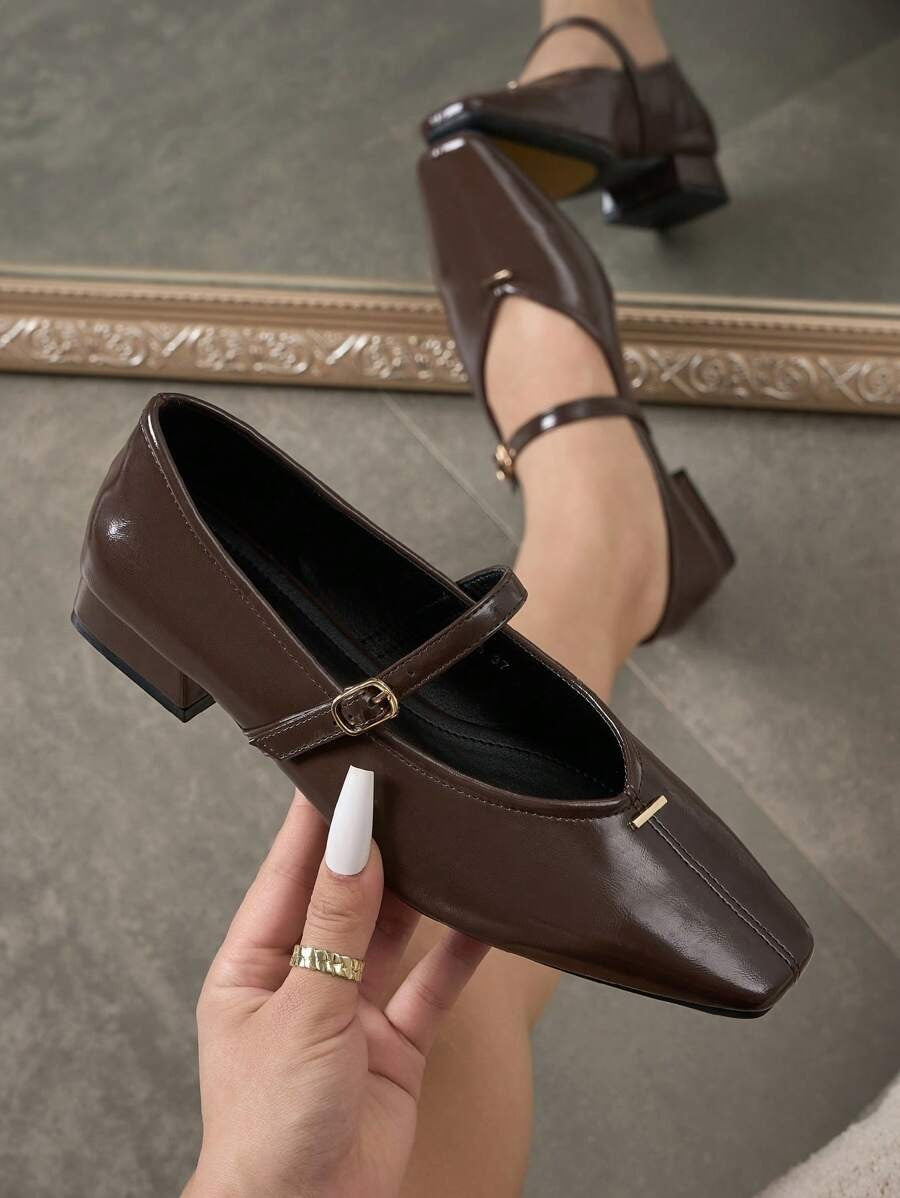 SHEIN حذاء نسائي بلون بني ستايل كلاسيكي
