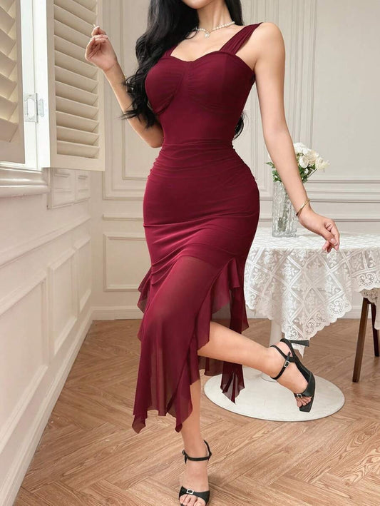 SHEIN DAZY فستان عنابي بكشكشة وشق عالي