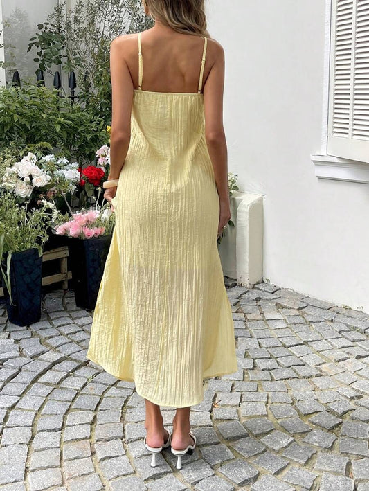 SHEIN فستان أصفر طويل بشق وورود بارزة بدون أكمام