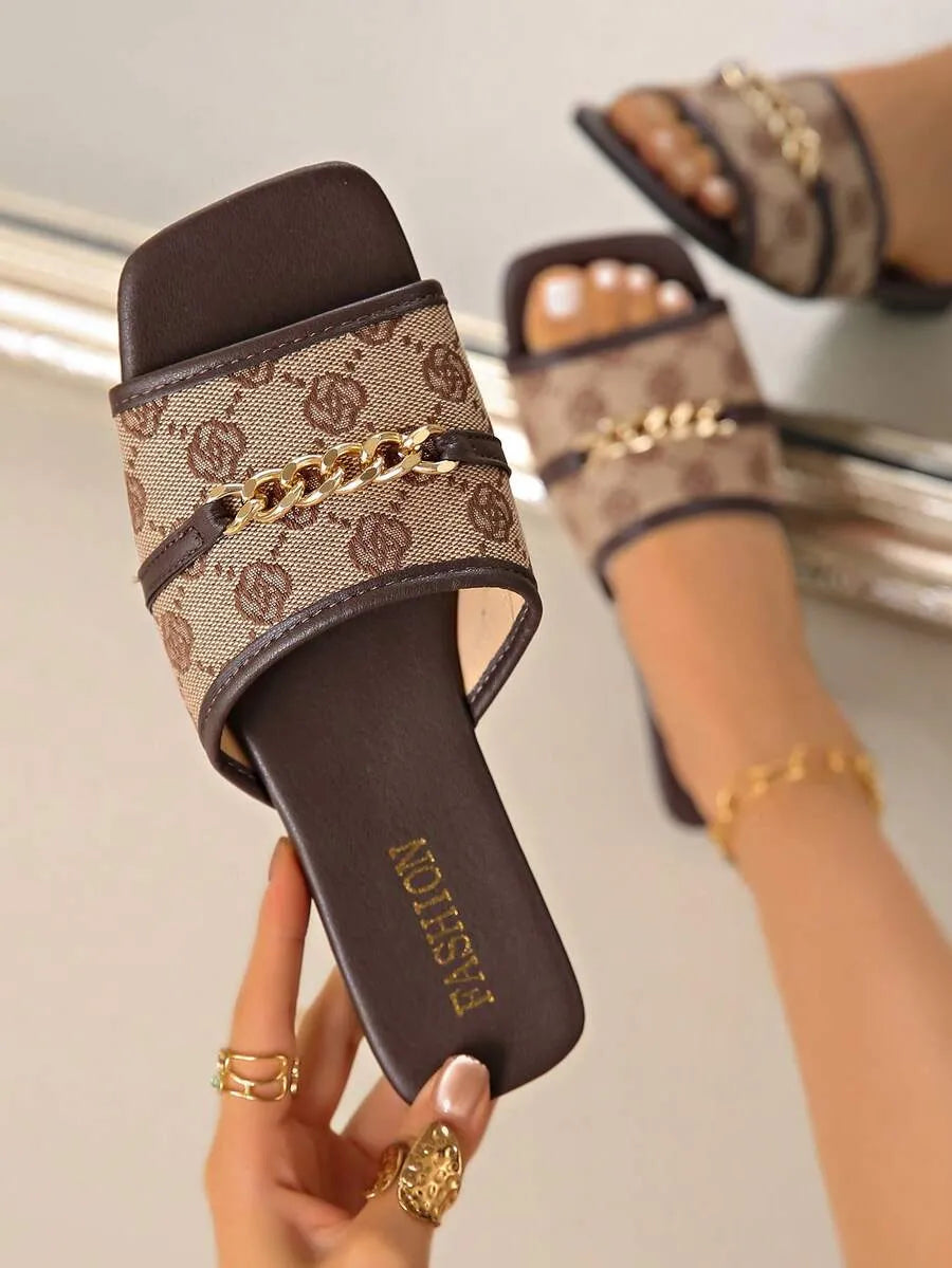 SHEIN صنادل نسائية مسطحة بسلسلة وإبزيم مفتوحة من الأمام
