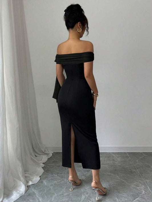 SHEIN Rafferiza فستان طويل أسود كتف مكشوف مزين بعقدة