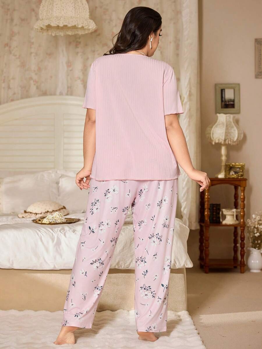 SHEIN طقم ملابس منزلية كاجوال - تصميم زهر ناعم ودانتيل رقيق بلون وردي
