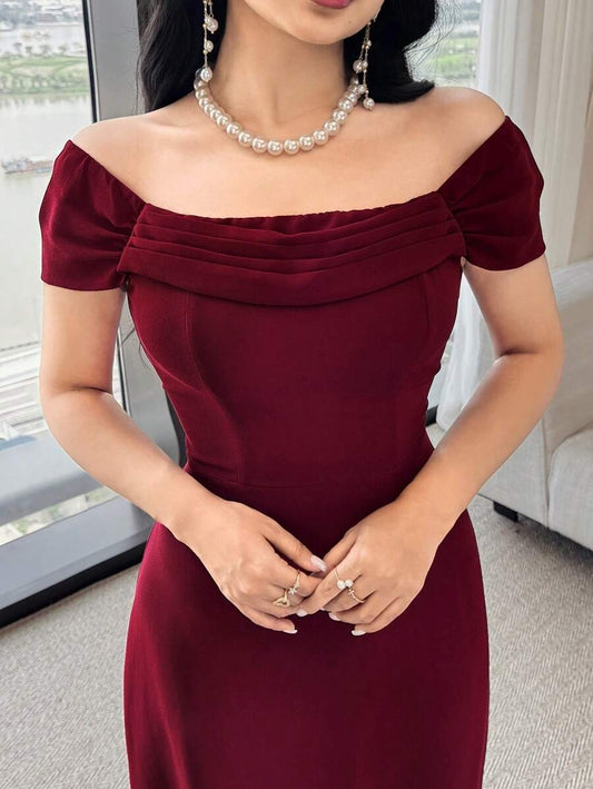 SHEIN Modelyn فستان طويل بلون عنابي