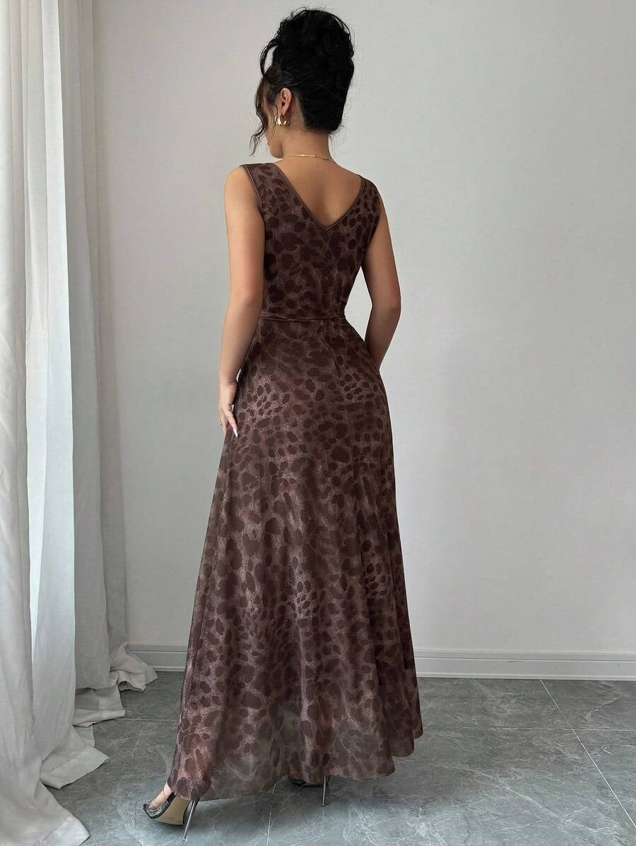 SHEIN Rafferiza  فستان طويل وناعم بلون بني داكن بنقشة تايجر