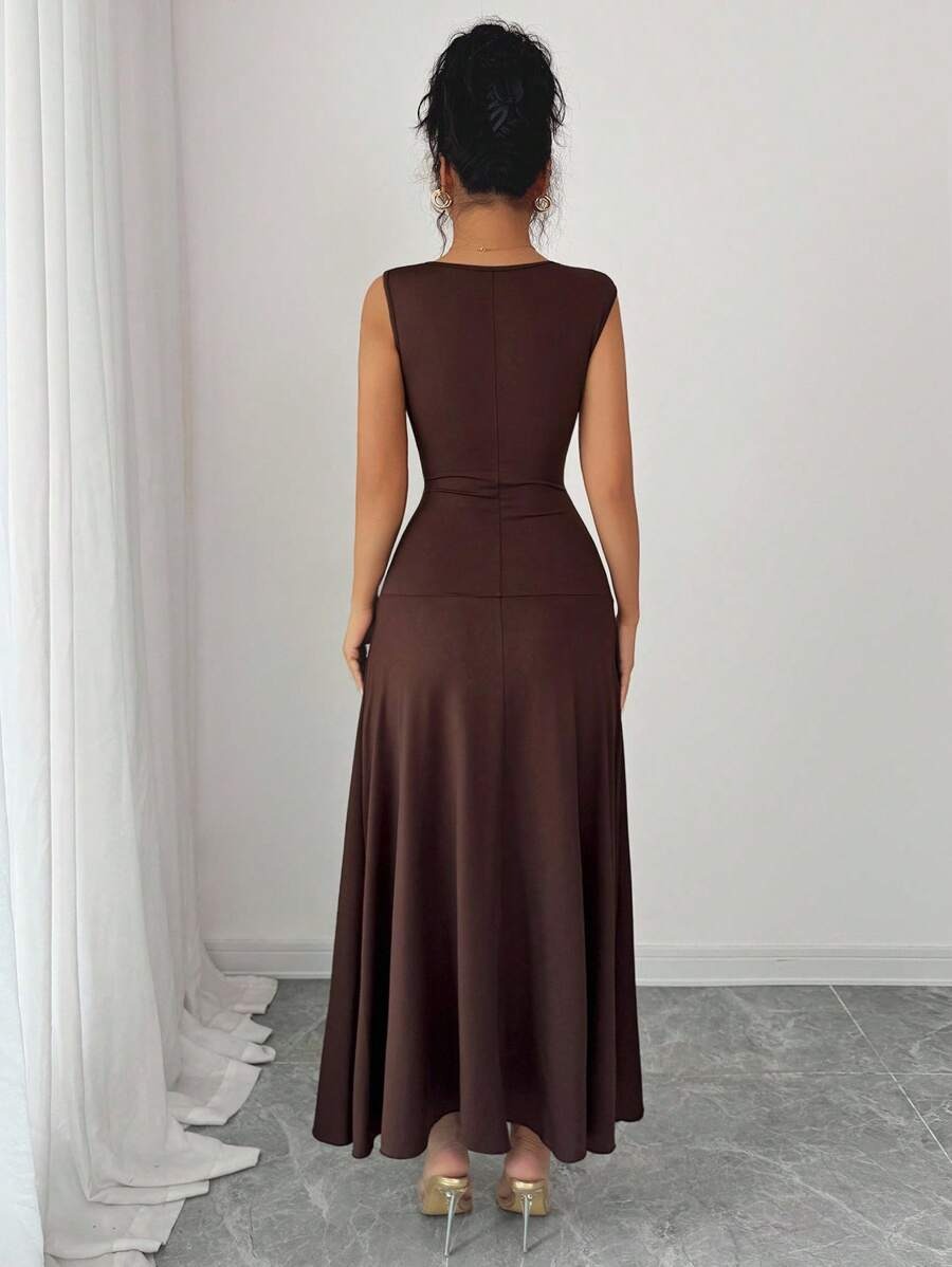 SHEIN فستان بني طويل مزين بأزرار معدنية