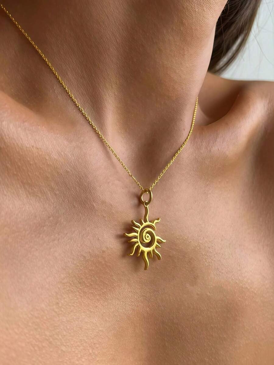 SHEIN 18K قلادة بشكل شمس مطلية ذهب من الفولاذ المقاوم للصدأ