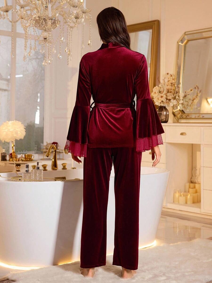 SHEIN LuxeNights طقم بيجامة ناعم وأنيق من قطعتين