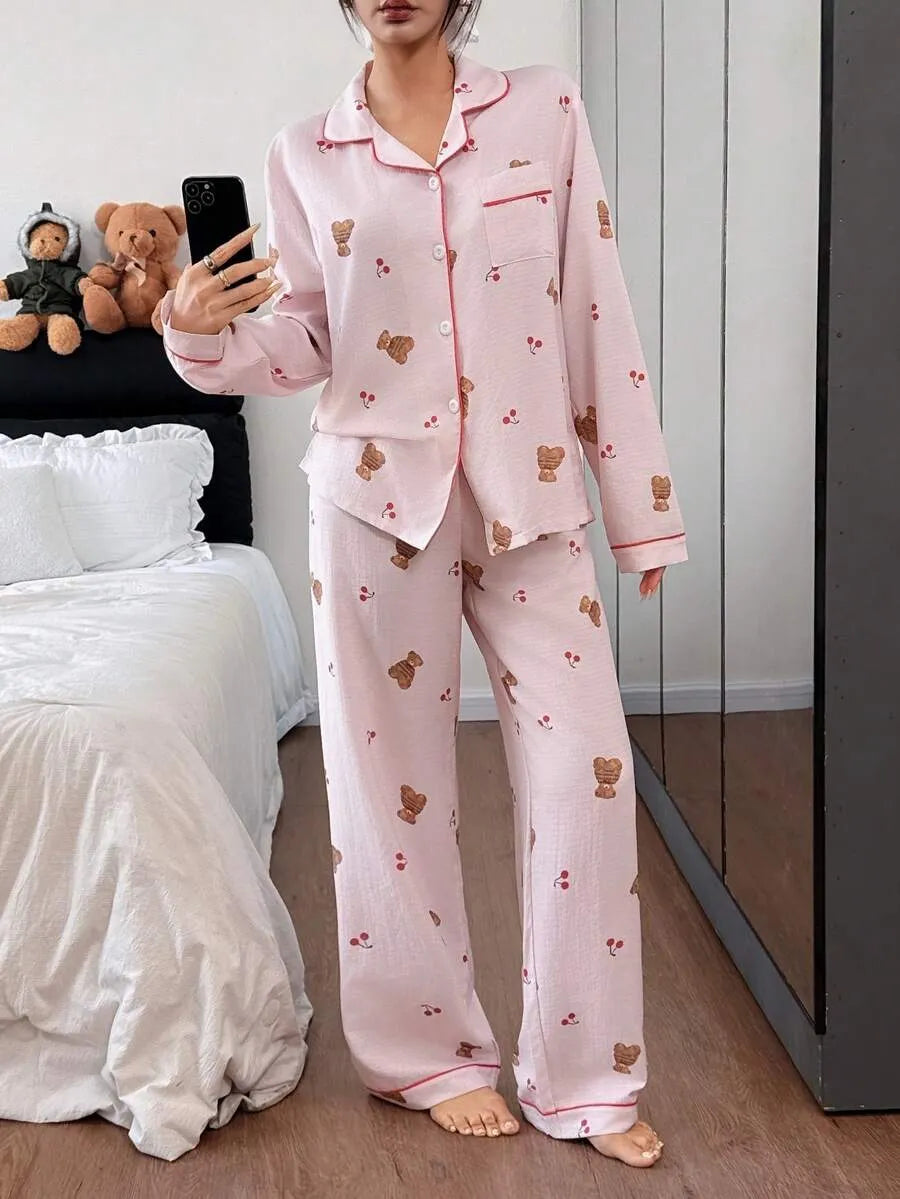 SHEIN طقم بيجامة قطعتين بأكمام طويلة بطبعة دب وكرز بلون وردي