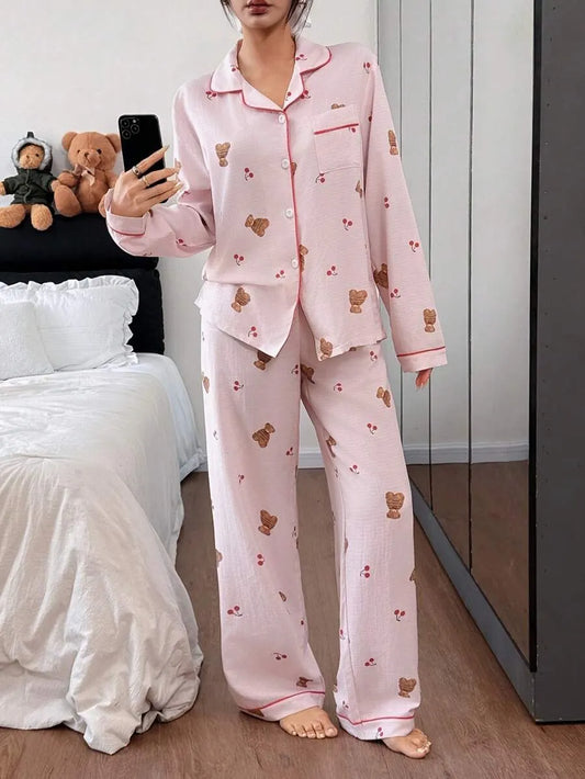 SHEIN طقم بيجامة قطعتين بأكمام طويلة بطبعة دب وكرز بلون وردي