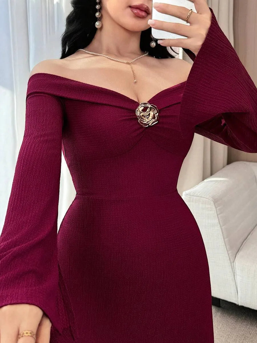 SHEIN Feyla فستان متوسط الطول بأكتاف مكشوفة بلون أحادي للنساء