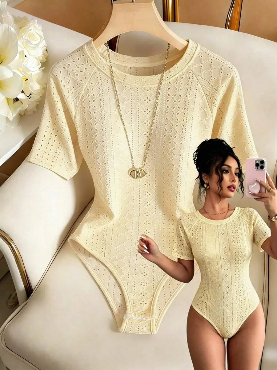 SHEIN GlowEve بودي سويت نسائي مفرغ بأكمام قصيرة من