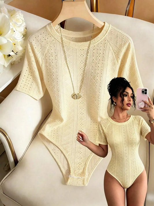 SHEIN GlowEve بودي سويت نسائي مفرغ بأكمام قصيرة من