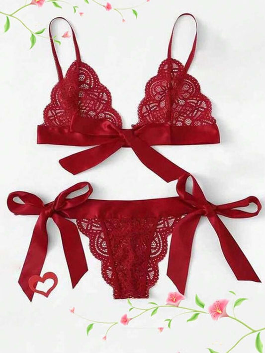 SHEIN طقم لانجري أحمر أنثوي قطعتين بستايل مفرغ وتطريزات ناعمة
