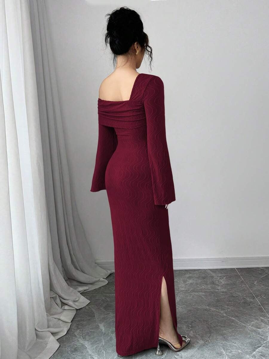 SHEIN Modelyn فستان جاكارد بياقة مائلة وأكمام طويلة