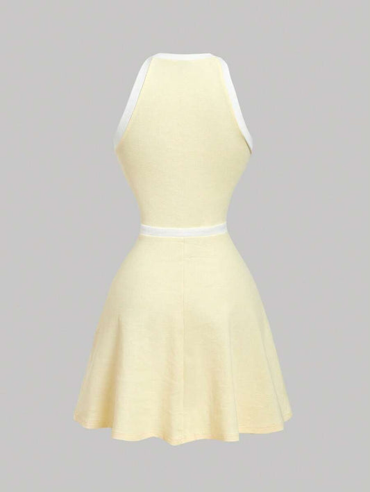 SHEIN فستان أصفر قصير بدون أكمام بتفاصيل أزرار ورباط