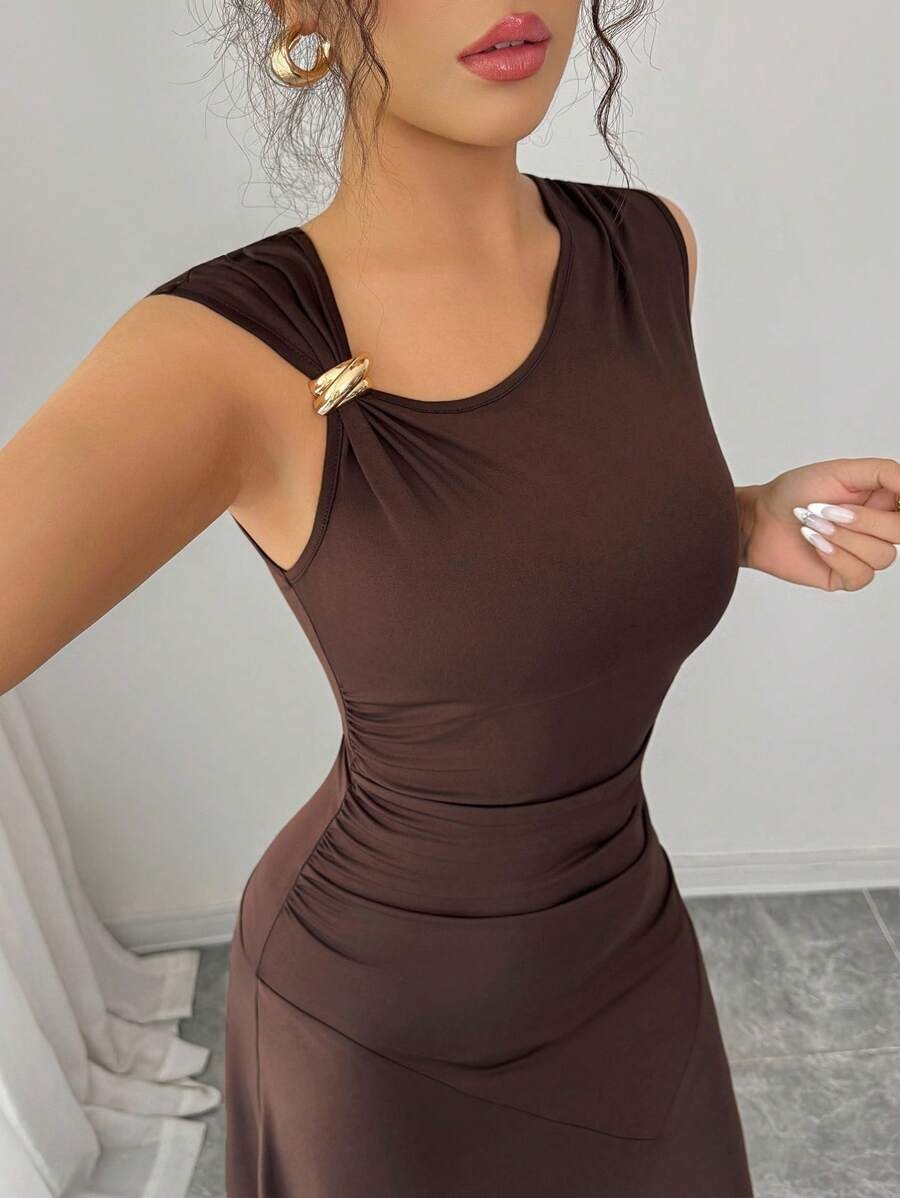 SHEIN فستان بني طويل مزين بأزرار معدنية