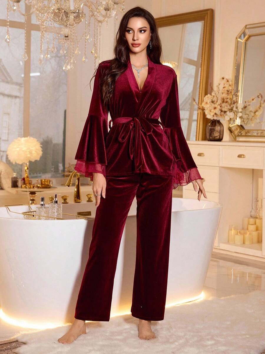SHEIN LuxeNights طقم بيجامة ناعم وأنيق من قطعتين