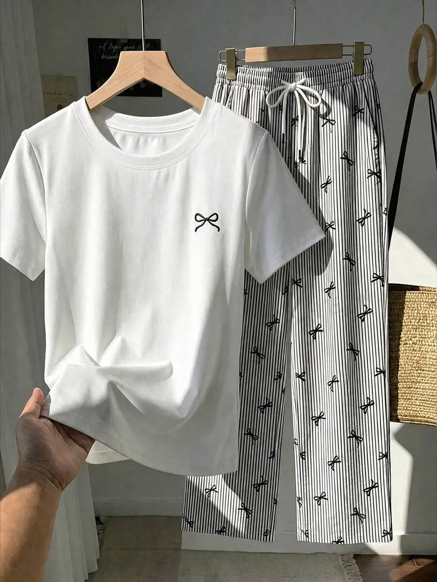 SHEIN Comfortcana طقم نسائي كاجوال بقميص مطرز بفيونكة وبنطال مخطط بطبعة الفيونكات