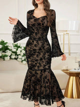 SHEIN Modelyn فستان اسود بأكمام واسعة مزخرف بالورود