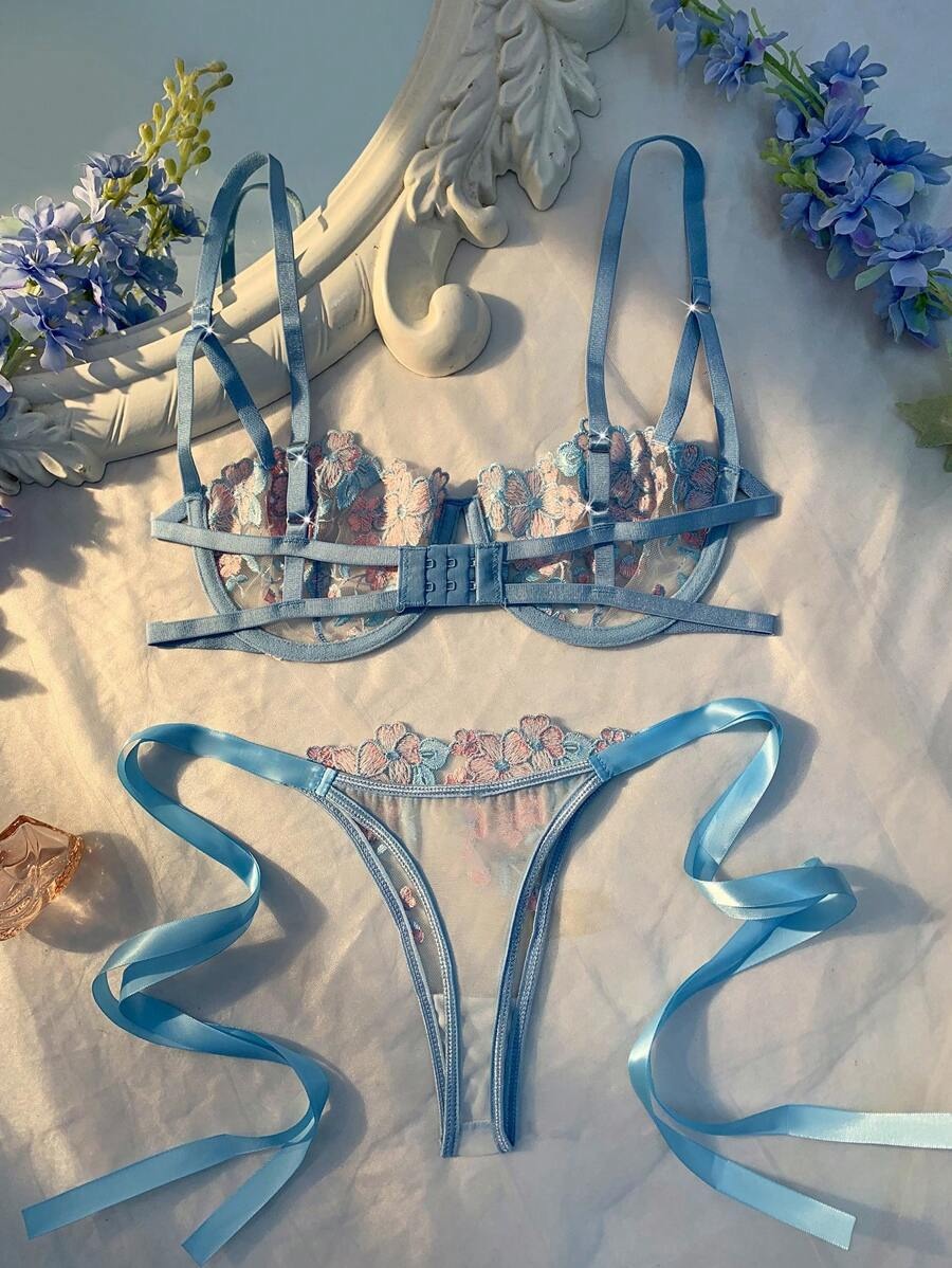 SHEIN طقم لانجري دانتيل مطرّز باللون الأزرق السماوي