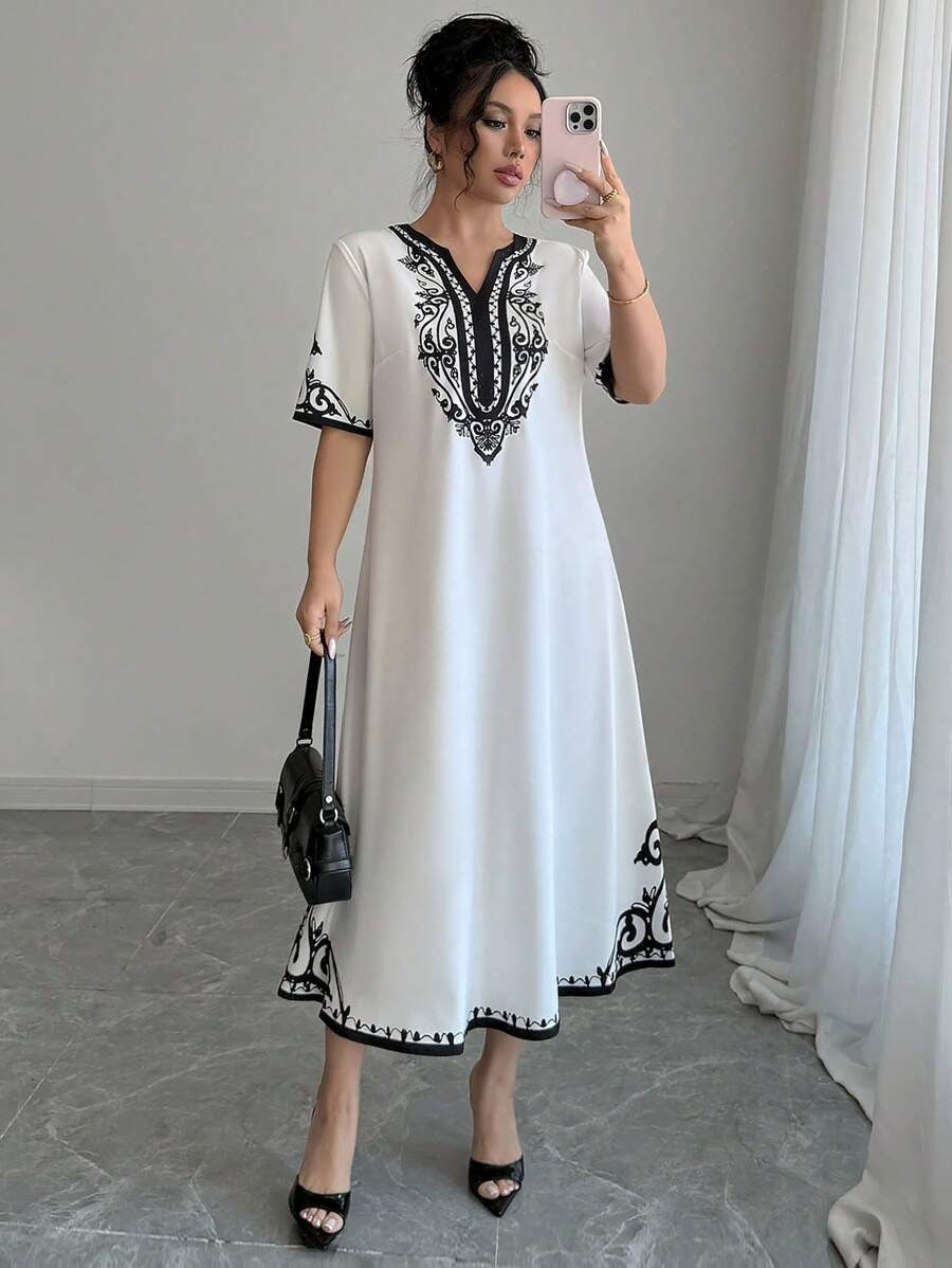 SHEIN Elenzga  فستان أنثوي أبيض بنقشات جذابة