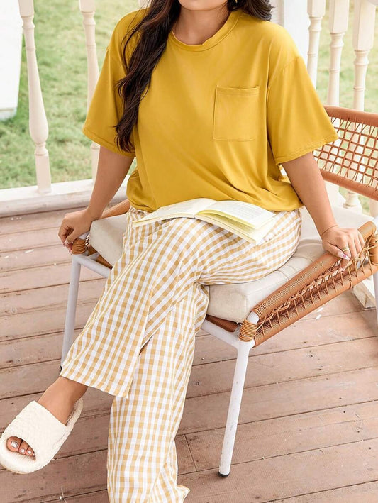 SHEIN طقم نوم كاجوال بلون أصفر خردلي وبنطلون مربعات