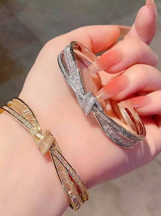 SHEIN مجوهرات زركونيا مكعبة بتصميم شريطي غير متماثل قطعة واحدة