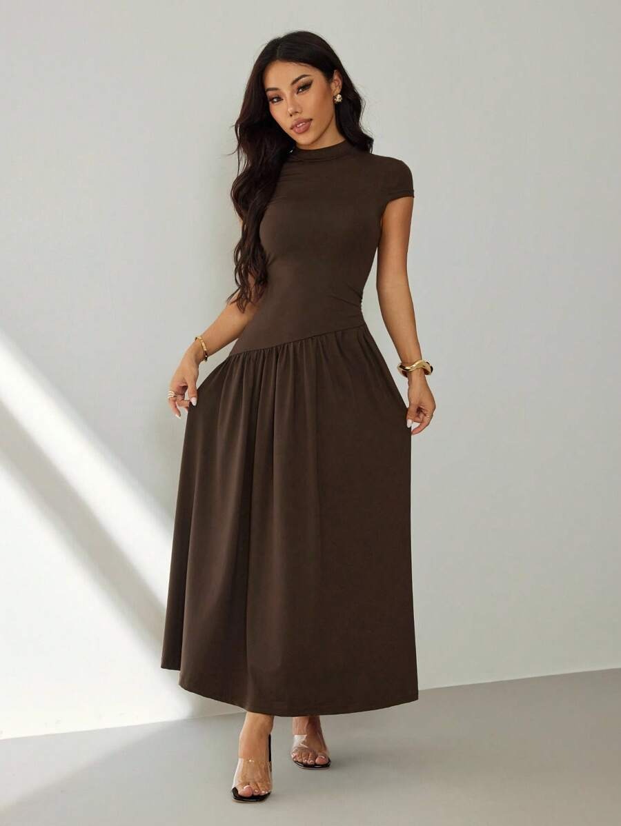 SHEIN PETITE فستان ماكسي بلون بني