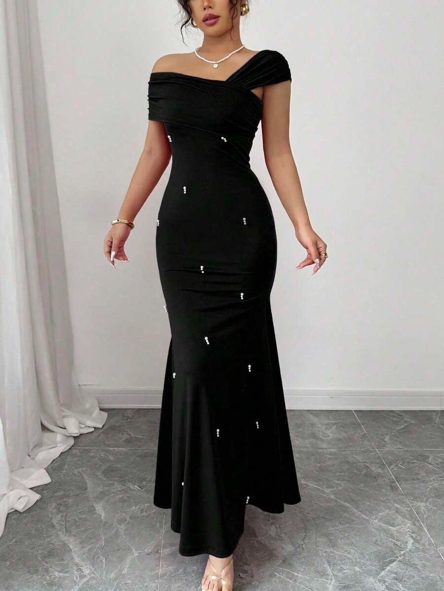 SHEIN Rafferiza فستان اسود غير متماثل مزين بخرز