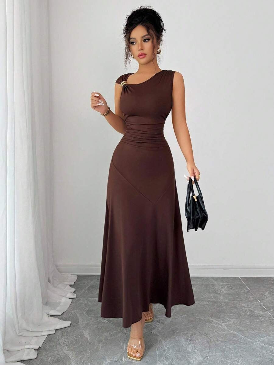 SHEIN فستان بني طويل مزين بأزرار معدنية