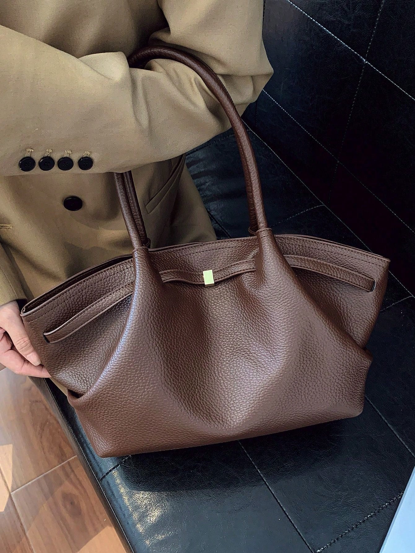 SHEIN حقيبة كتف نسائية جلدية عصرية