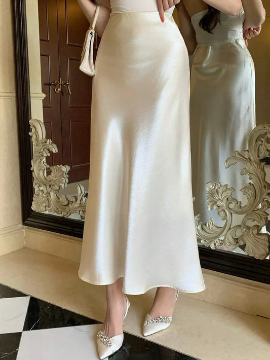 SHEIN DAZY تنورة ساتان حريرية أنيقة بخصر مطاطي وقصة انسيابية من
