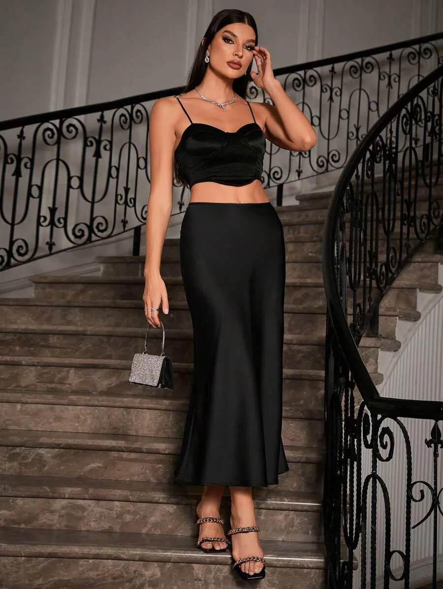 SHEIN Allurite تنورة ساتان سوداء أنيقة بقصة ذيل السمكة من
