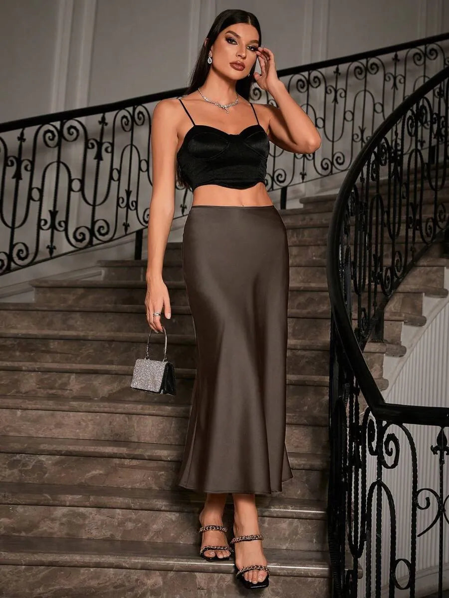 SHEIN Glamine تنورة ساتان بثم قصّة ذيل السمكة الأنيقة من