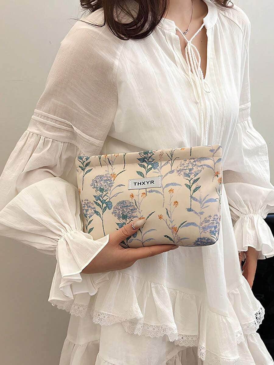 SHEIN حقيبة مكياج زرقاء واسعة بطبعة زهور أنيقة