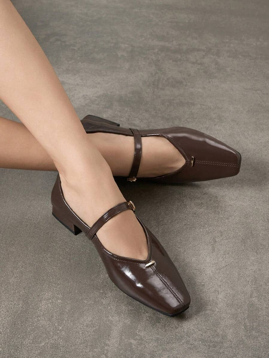 SHEIN حذاء نسائي بلون بني ستايل كلاسيكي