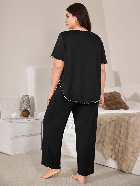 SHEIN  بيجامة ساتان بلون أسود ناعمة مع فيونكة بيضاء