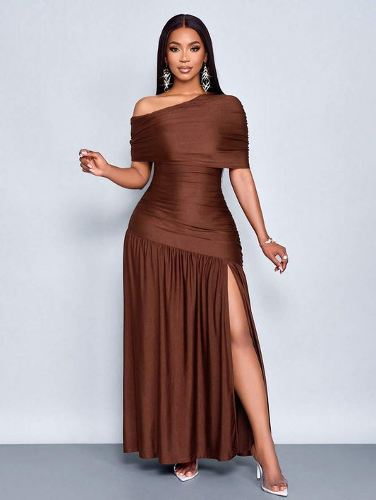 SHEIN SOLERSUN فستان ماكسي حريري بكتف مكشوف وشق أمامي