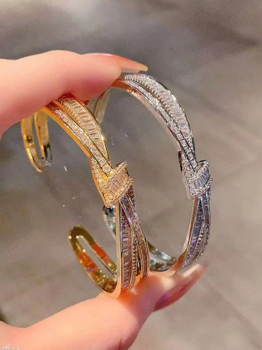 SHEIN مجوهرات زركونيا مكعبة بتصميم شريطي غير متماثل قطعة واحدة