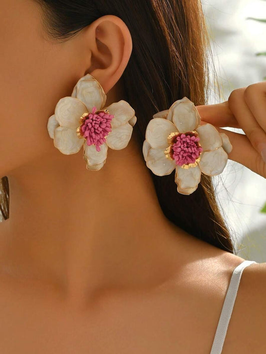SHEIN زوج أقراط عتيقة على شكل زهور شمبانيا