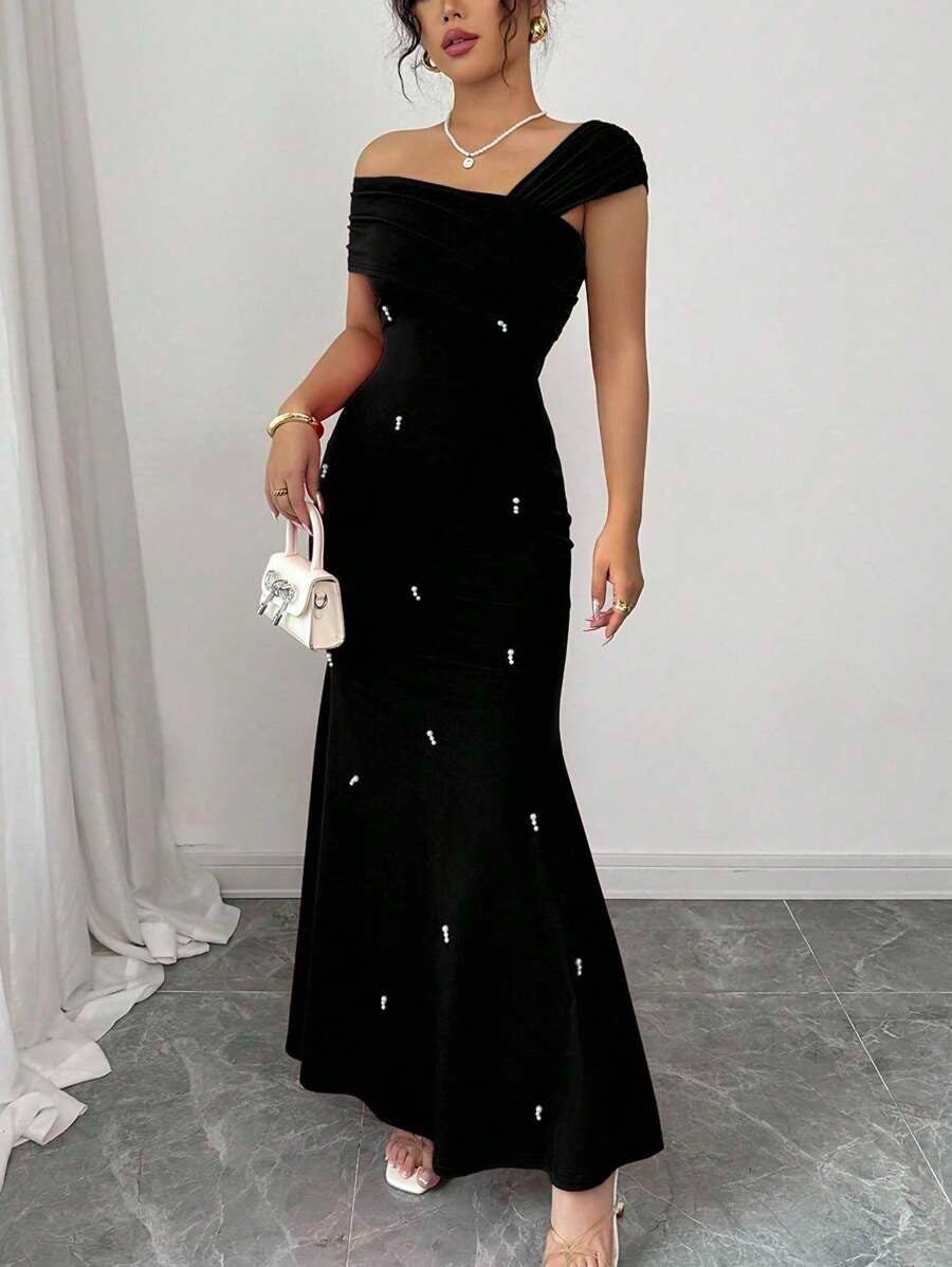 SHEIN Rafferiza فستان اسود غير متماثل مزين بخرز